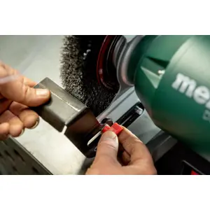 metabo-ds-150-plus-bench-grinder-2980-rpm-400-w-79415-wlononwcrehax.webp