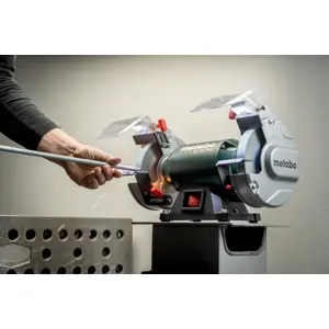 metabo-ds-150-plus-bench-grinder-2980-rpm-400-w-80319-wlononwcrehax.webp