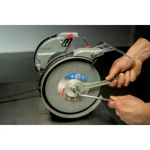 metabo-ds-200-plus-bench-grinder-2980-rpm-600-w-70568-wlononwcrfjmy.webp