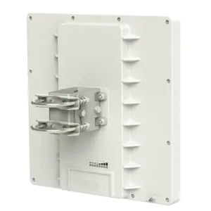 mikrotik-qrt-5-white-power-over-ethernet-poe-8040-wlononwcradst.webp