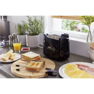 philips-daily-collection-hd258390-toaster-600-w-black-18831-agdphitos0040.webp