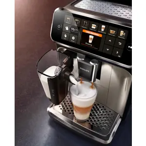 philips-ep544790-coffee-maker-fully-auto-espresso-machine-18-91127-agdphiexp0124.webp