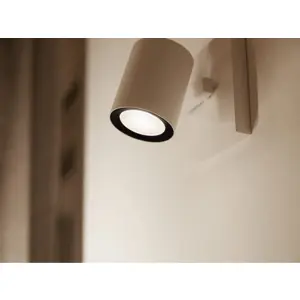 philips-hue-white-gu10-smart-lighting-spot-bluetoothzigbee-4-24830-wlononwcrelat.webp