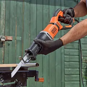 pila-szablasta-bes301k-qs-blackdecker-16178-nakbdepis0001.webp