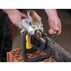 pila-za-rezanje-dewalt-dwe398-430-mm-1700-w-8779-wlononwcrbhsb.webp