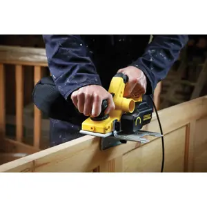 planer 750W / working depth 2mm / 16500 rpm