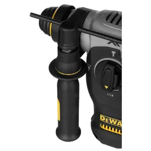 power-tool-combo-kit-dewalt-dck305p3t-dcf887dch273dcg405-45421-nakdewwwk0059.webp