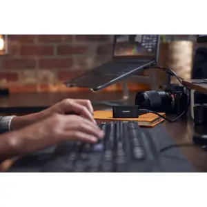 prijenosni-ssd-kingston-technology-xs1000-1-tb-crni-4521-diakinzew0006.webp