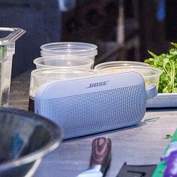 prijenosni-zvucnik-bose-soundlink-flex-bijeli-bluetooth-bate-045636_345780.jpg