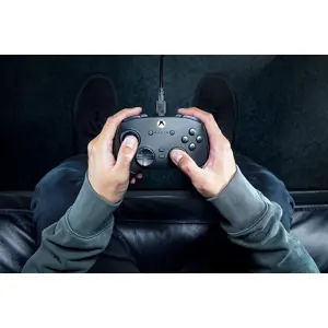 razer-wolverine-v3-tournament-edition-black-usb-gamepad-anal-1060-wlononwcrptze.webp