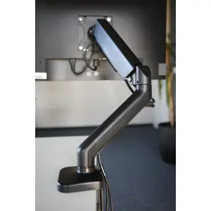 savio-um-01-desk-mount-for-monitor-17-32-2-9-kg-with-gas-spr-31454-monsavmdo0002.webp