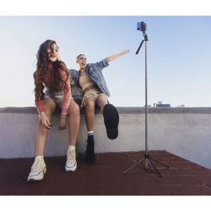 selfie-stick-cellularline-max-quadripod-bluetooth-crni-6784-8018080491269.jpg