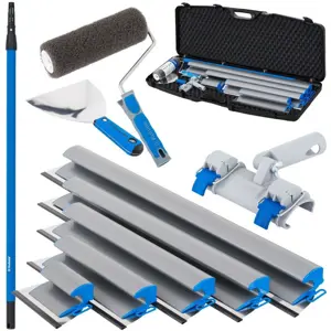 Set of scrapers with replaceable blade