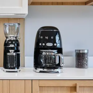 smeg-50s-style-drip-filter-coffee-machine-dcf02bleu-black-45767-wlononwcrjfnk.webp