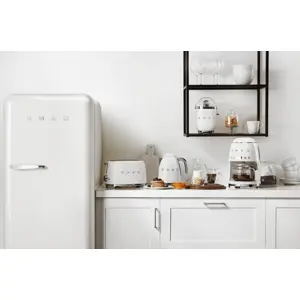 smeg-50s-style-drip-filter-coffee-machine-dcf02wheu-white-13703-wlononwcrjfkz.webp