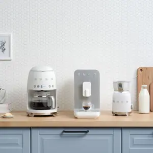 smeg-50s-style-drip-filter-coffee-machine-dcf02wheu-white-14528-wlononwcrjfkz.webp