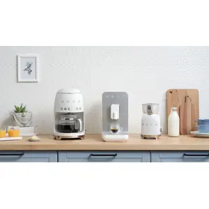 smeg-50s-style-drip-filter-coffee-machine-dcf02wheu-white-15207-wlononwcrjfkz.webp