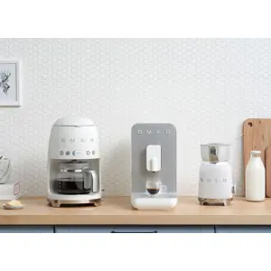 smeg-50s-style-drip-filter-coffee-machine-dcf02wheu-white-50630-wlononwcrjfkz.webp