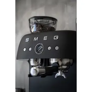 smeg-50s-style-espresso-coffee-machine-egf03bleu-black-93679-wlononwcrpmum.webp