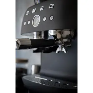 smeg-50s-style-espresso-coffee-machine-egf03bleu-black-97467-wlononwcrpmum.webp