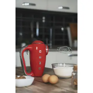 smeg-50s-style-hand-mixer-hmf01rdeu-red-14181-wlononwcrpmx4.webp