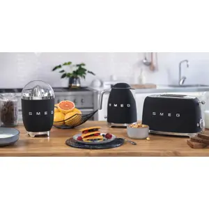 smeg-50s-style-kettles-klf03blmeu-black-93174-wlononwcrjffb.webp