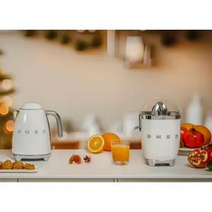 smeg-50s-style-kettles-klf03creu-cream-13286-agdsmecze0007.webp