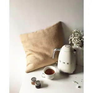 smeg-50s-style-kettles-klf03creu-cream-13519-agdsmecze0007.webp