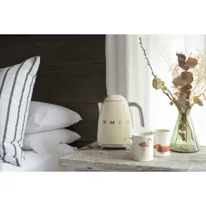 smeg-50s-style-kettles-klf03creu-cream-16635-agdsmecze0007.webp