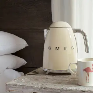 smeg-50s-style-kettles-klf03creu-cream-39066-agdsmecze0007.webp