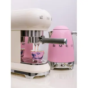 smeg-50s-style-kettles-klf03pkeu-pink-88266-wlononwcrojjm.webp