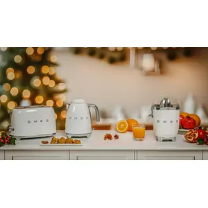 smeg-50s-style-kettles-klf03wheu-white-28652-wlononwcrjee6.webp