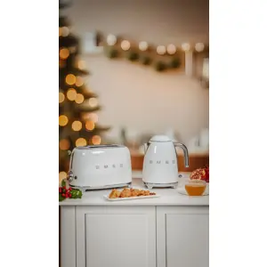 smeg-50s-style-kettles-klf03wheu-white-48858-wlononwcrjee6.webp