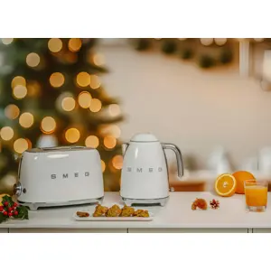 smeg-50s-style-kettles-klf03wheu-white-49145-wlononwcrjee6.webp
