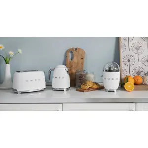 smeg-50s-style-kettles-klf03whmeu-white-30132-wlononwcrjf19.webp