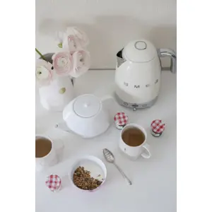 smeg-50s-style-kettles-klf04creu-cream-28501-agdsmecze0006.webp