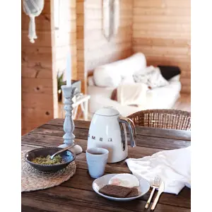 smeg-50s-style-kettles-klf04creu-cream-28556-agdsmecze0006.webp