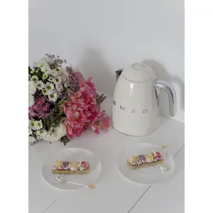smeg-50s-style-kettles-klf04creu-cream-30876-agdsmecze0006.webp