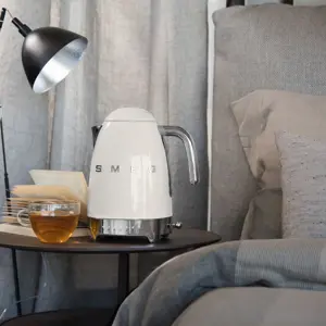 smeg-50s-style-kettles-klf04creu-cream-38278-agdsmecze0006.webp