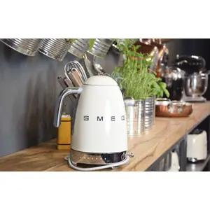 smeg-50s-style-kettles-klf04creu-cream-40946-agdsmecze0006.webp