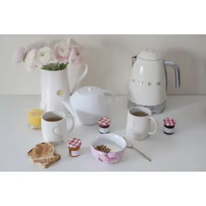 smeg-50s-style-kettles-klf04creu-cream-4609-agdsmecze0006.webp