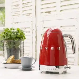 smeg-50s-style-kettles-klf04rdeu-red-238-wlononwcrjfk7.webp