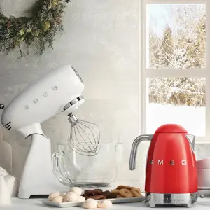 smeg-50s-style-kettles-klf04rdeu-red-842-wlononwcrjfk7.webp