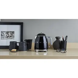 smeg-50s-style-kettles-klf05bleu-black-29122-wlononwcrjesi.webp