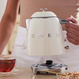 smeg-50s-style-kettles-klf05creu-cream-40707-wlononwcrjetj.webp
