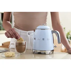 smeg-50s-style-kettles-klf05pbeu-pastel-blue-42199-wlononwcrjet5.webp