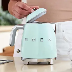 smeg-50s-style-kettles-klf05pgeu-pastel-green-96667-wlononwcrojes.webp