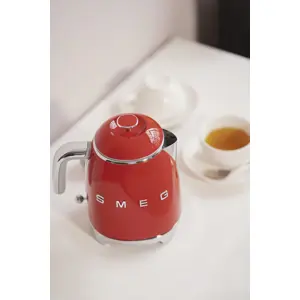 smeg-50s-style-kettles-klf05rdeu-red-16652-wlononwcrjfd5.webp
