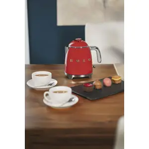 smeg-50s-style-kettles-klf05rdeu-red-23617-wlononwcrjfd5.webp