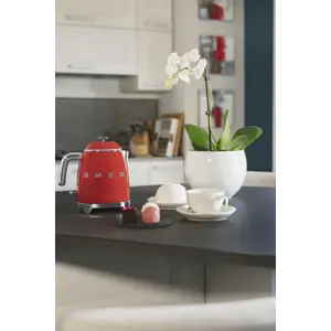 smeg-50s-style-kettles-klf05rdeu-red-25166-wlononwcrjfd5.webp